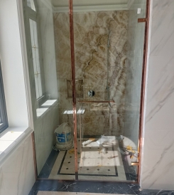 PHÒNG TẮM CỬA MỞ QUAY BẢN LỀ CHỮ NHẬT KẸP HÔNG 1 CÁNH 1 FIX